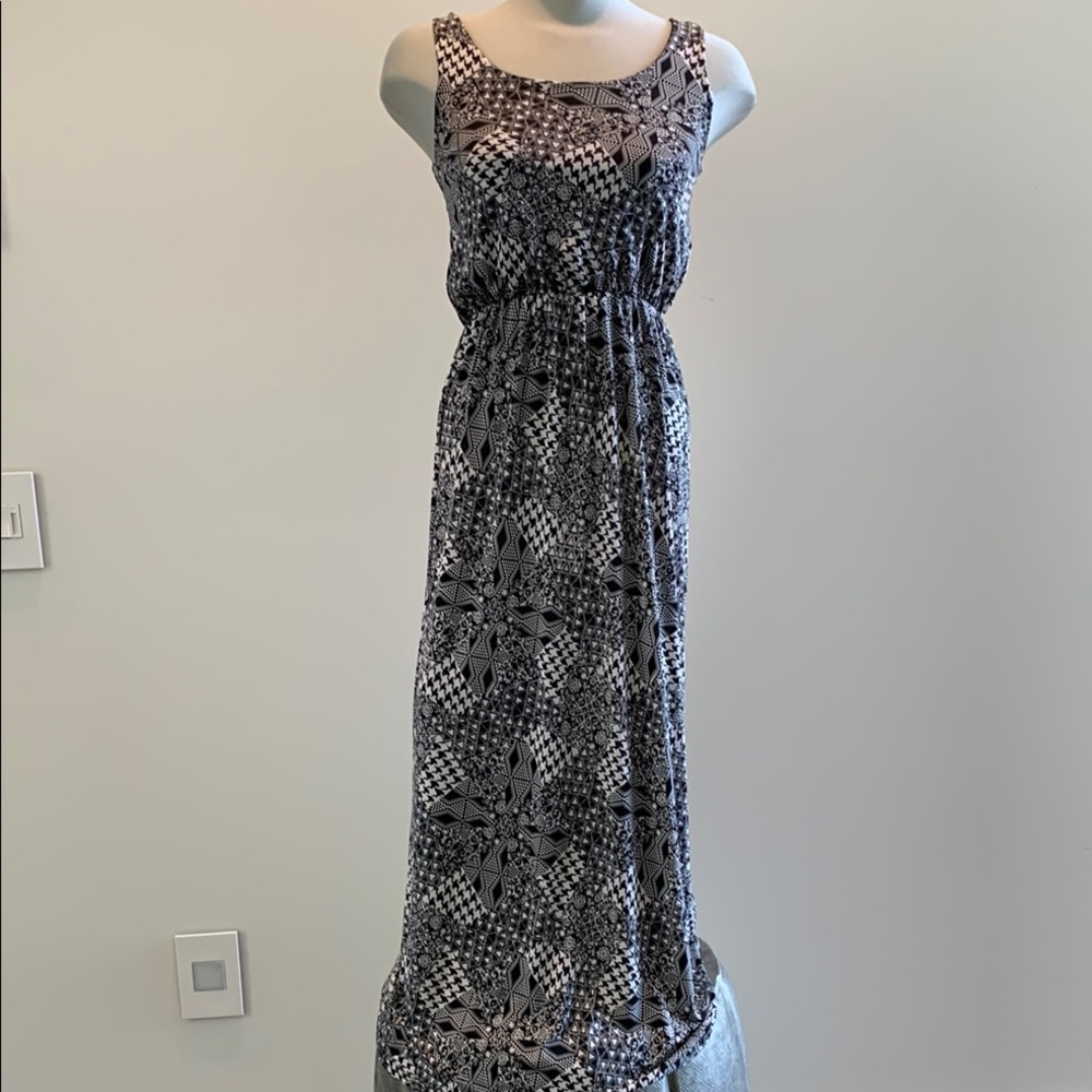 QED London Black and White Patterned Maxi Dress